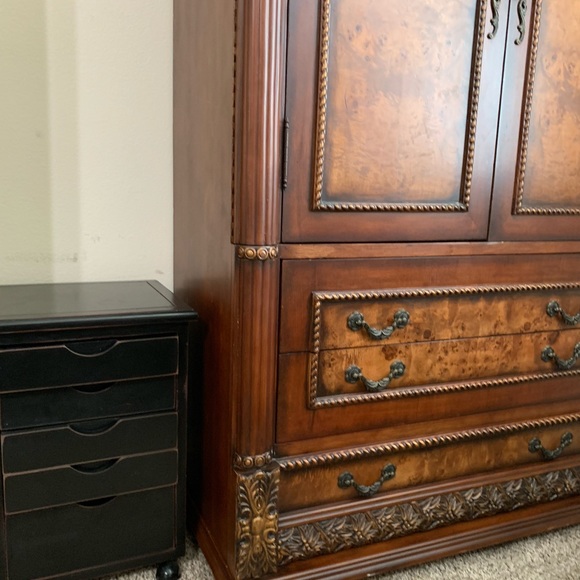 Hand Carved Solid wood Luxury furniture by owner - Picture 4 of 8